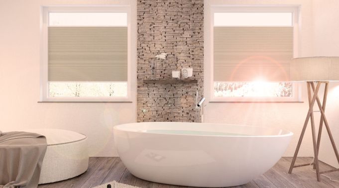 Plissees und Faltstores - Sichtschutz im Badezimmer