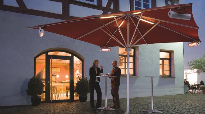 Sonnenschirm mit LEDs und Heizstrahlern für Gewerbe