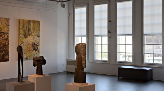 Seitenzugrollos-Decomatic-Kunstausstellung | STM MATEC GmbH & Co. KG Seitenzugrollos von Decomatic in Kunstausstellung|Seitenzugrollos